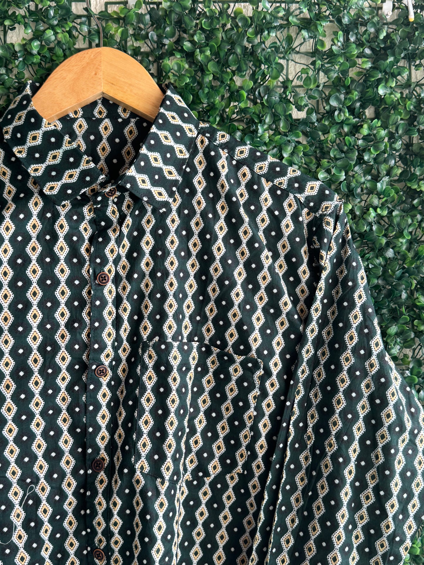 Green Geometric Pure Cotton Printed Full Sleeve Shirt For Men