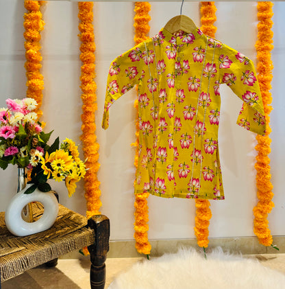 Yellow Pink Lotus Gotta Patti Print Kurta Set for Boys